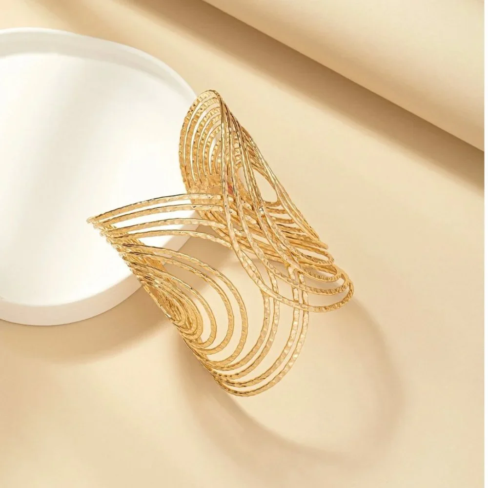 Hollow Out Cuff Bangle Gold - Picture 2 of 4